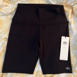ALO 7” high-waist biker shorts SIZE MEDIUM COLOR BLACK